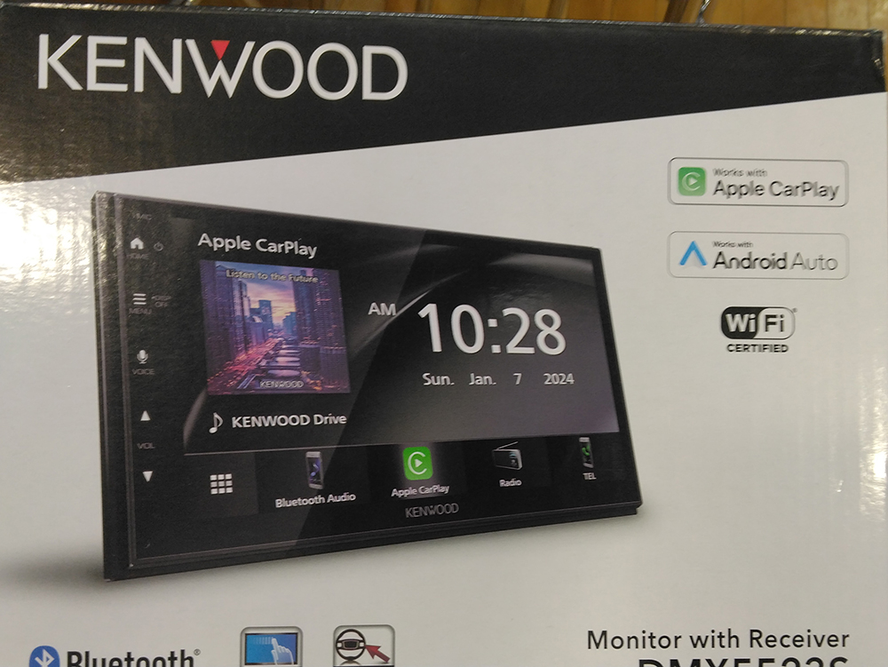 KENWOOD様のオーディオを取り付け作業になります。